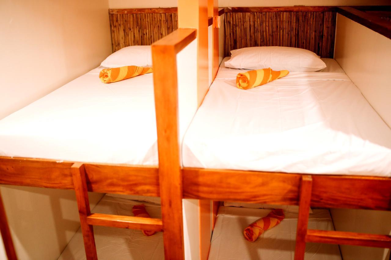 Hostel Avenue Beachfront Balabag  Zewnętrze zdjęcie