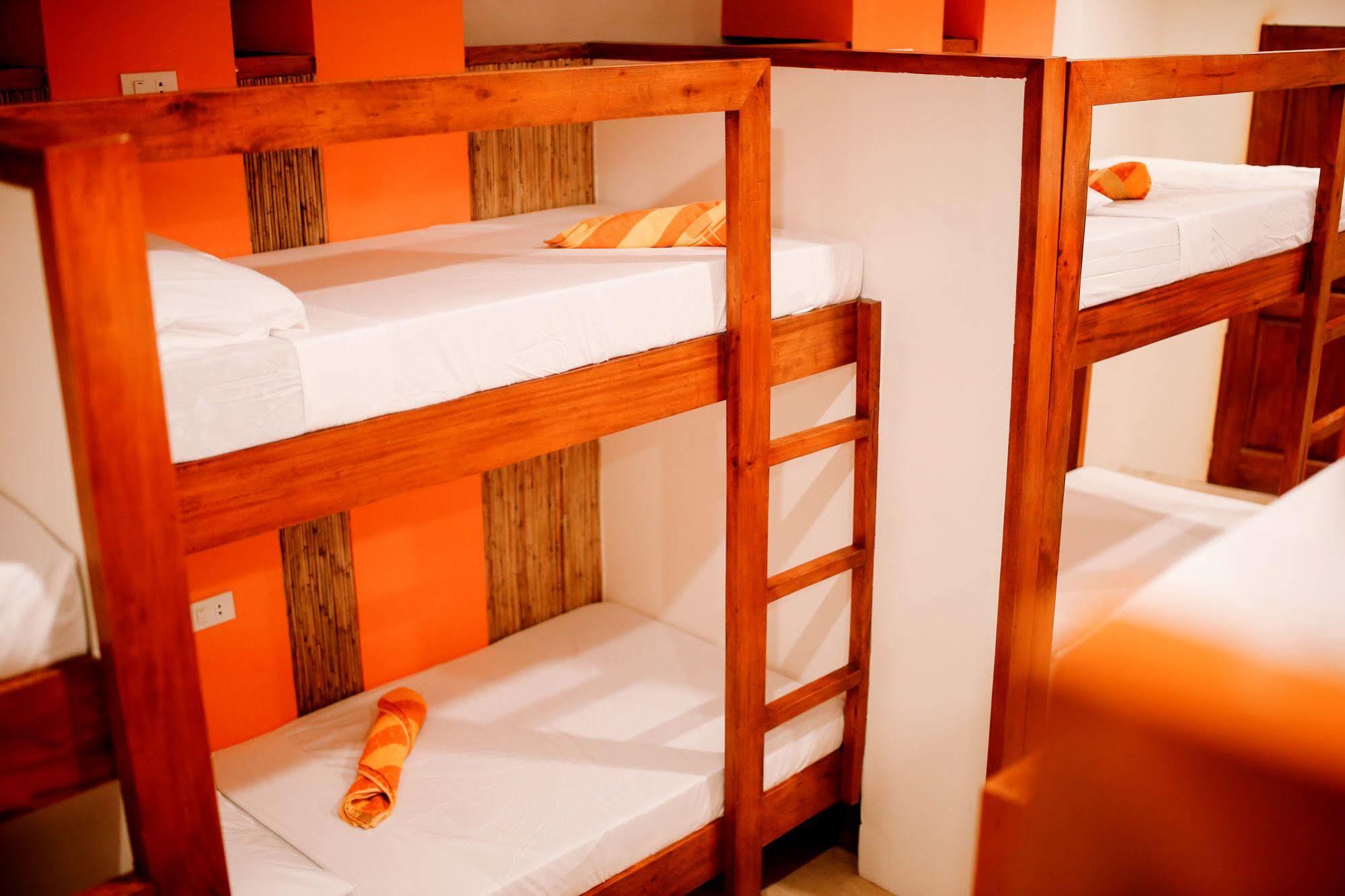 Hostel Avenue Beachfront Balabag  Zewnętrze zdjęcie