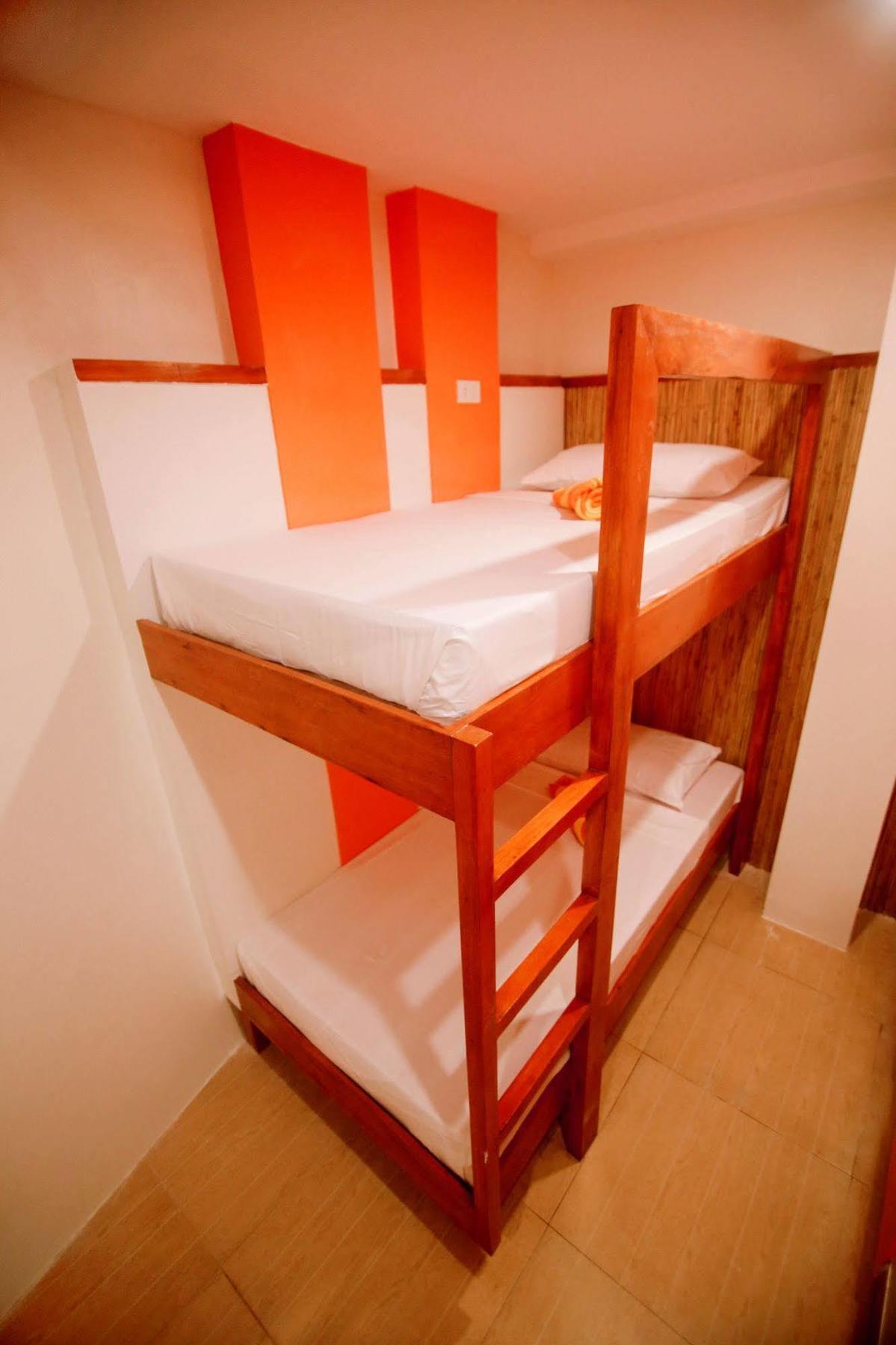 Hostel Avenue Beachfront Balabag  Zewnętrze zdjęcie