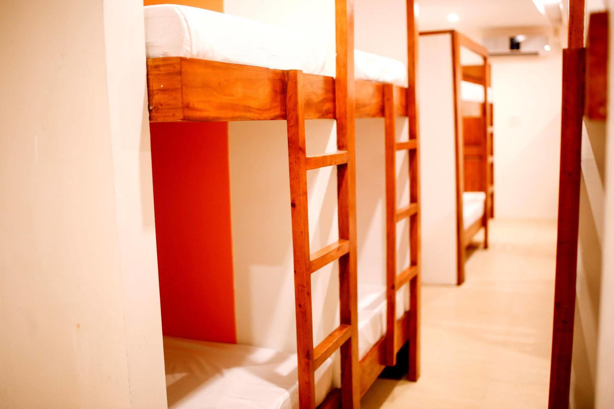 Hostel Avenue Beachfront Balabag  Zewnętrze zdjęcie